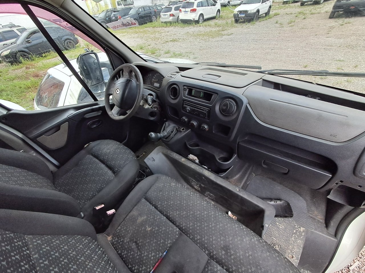 Foto 15 de 27: RENAULT MASTER 2.3 DCI CHASSI CABINE L2H1 16V DIESEL 2P MANUAL 2014/2015
