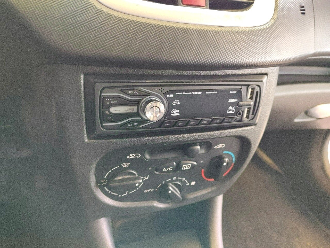 Foto 24 de 46: PEUGEOT 207 1.4 XR SPORT 8V FLEX 4P MANUAL 2010/2011