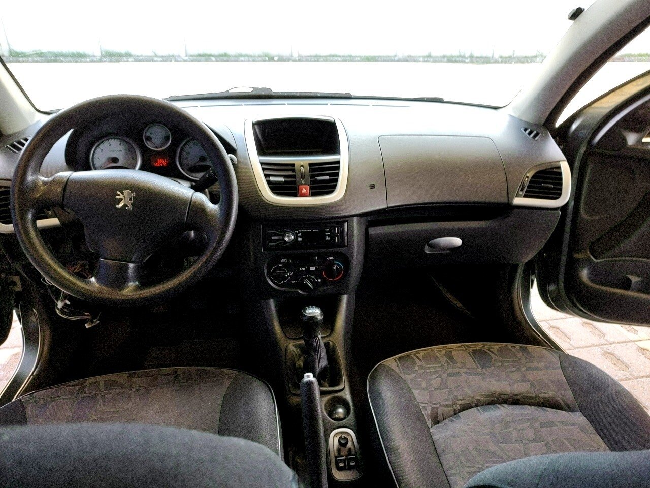 Foto 23 de 46: PEUGEOT 207 1.4 XR SPORT 8V FLEX 4P MANUAL 2010/2011