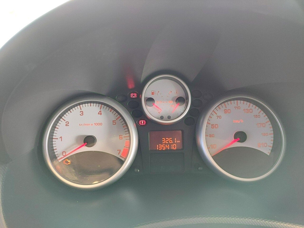 Foto 27 de 46: PEUGEOT 207 1.4 XR SPORT 8V FLEX 4P MANUAL 2010/2011
