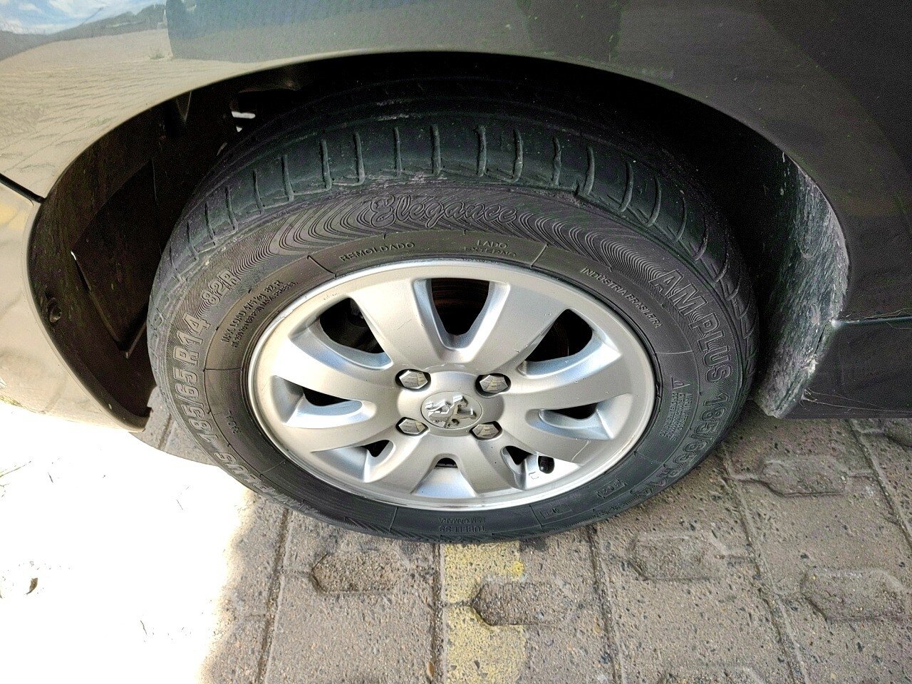 Foto 17 de 46: PEUGEOT 207 1.4 XR SPORT 8V FLEX 4P MANUAL 2010/2011