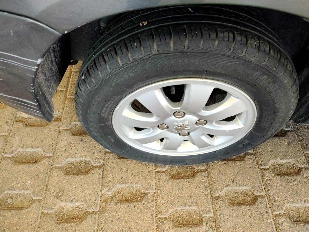 Foto 14 de 46: PEUGEOT 207 1.4 XR SPORT 8V FLEX 4P MANUAL 2010/2011