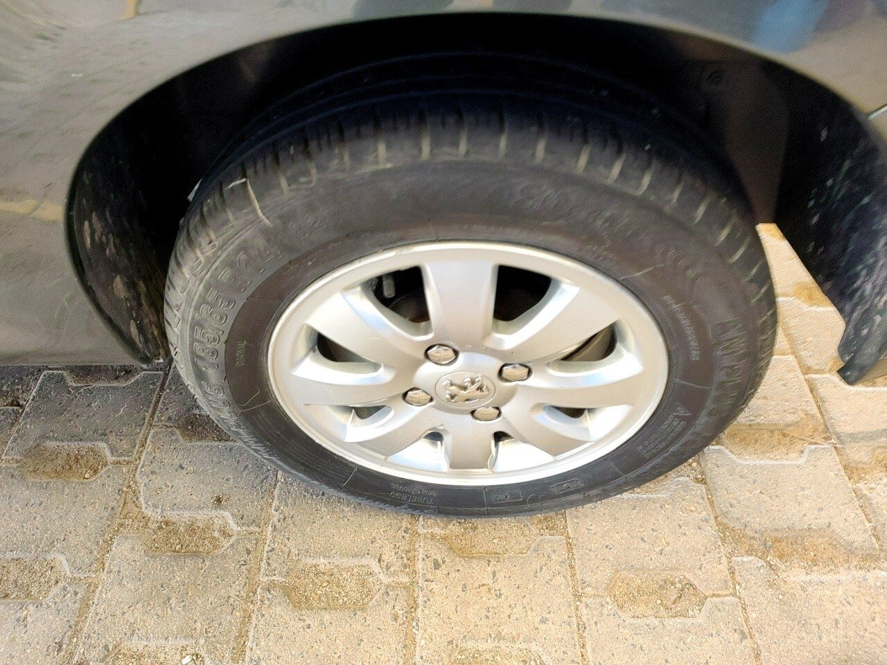 Foto 15 de 46: PEUGEOT 207 1.4 XR SPORT 8V FLEX 4P MANUAL 2010/2011