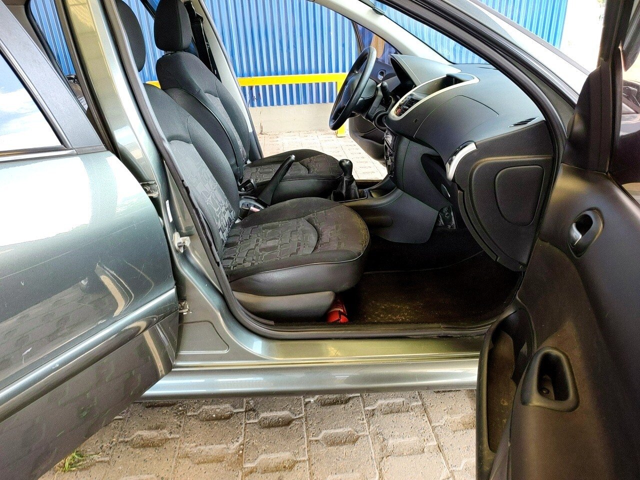 Foto 21 de 46: PEUGEOT 207 1.4 XR SPORT 8V FLEX 4P MANUAL 2010/2011