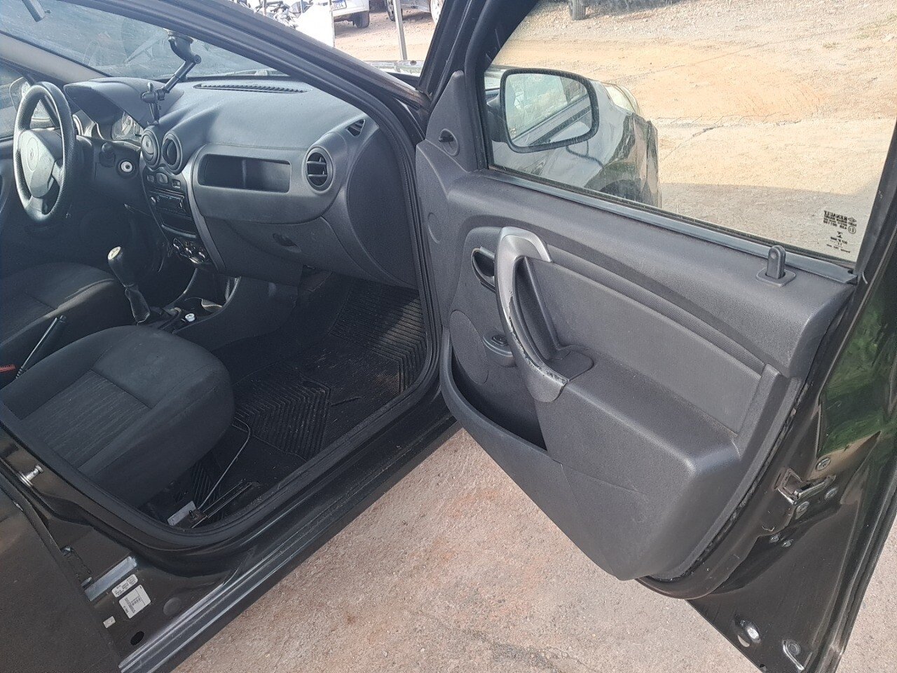 Foto 10 de 37: RENAULT SANDERO 1.0 AUTHENTIQUE 16V FLEX 4P MANUAL 2012/2013