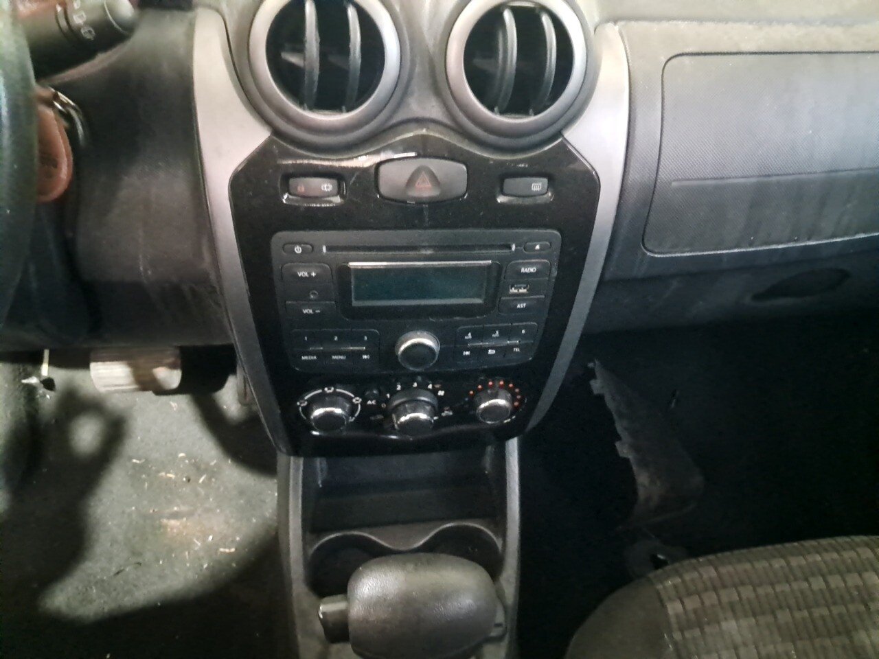 Foto 13 de 48: RENAULT SANDERO 1.6 PRIVILÉGE 16V FLEX 4P AUTOMÁTICO 2011/2012