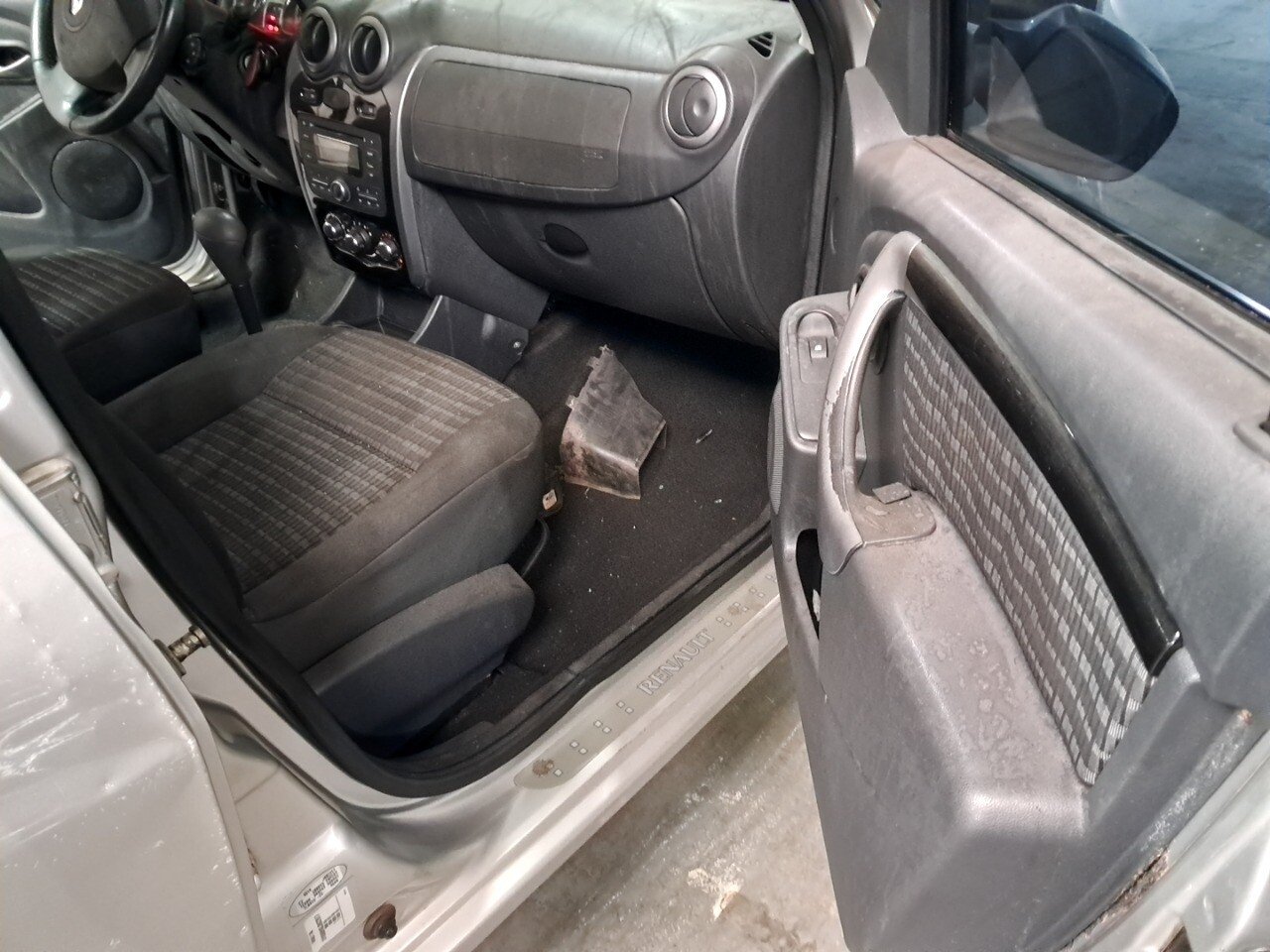 Foto 6 de 48: RENAULT SANDERO 1.6 PRIVILÉGE 16V FLEX 4P AUTOMÁTICO 2011/2012