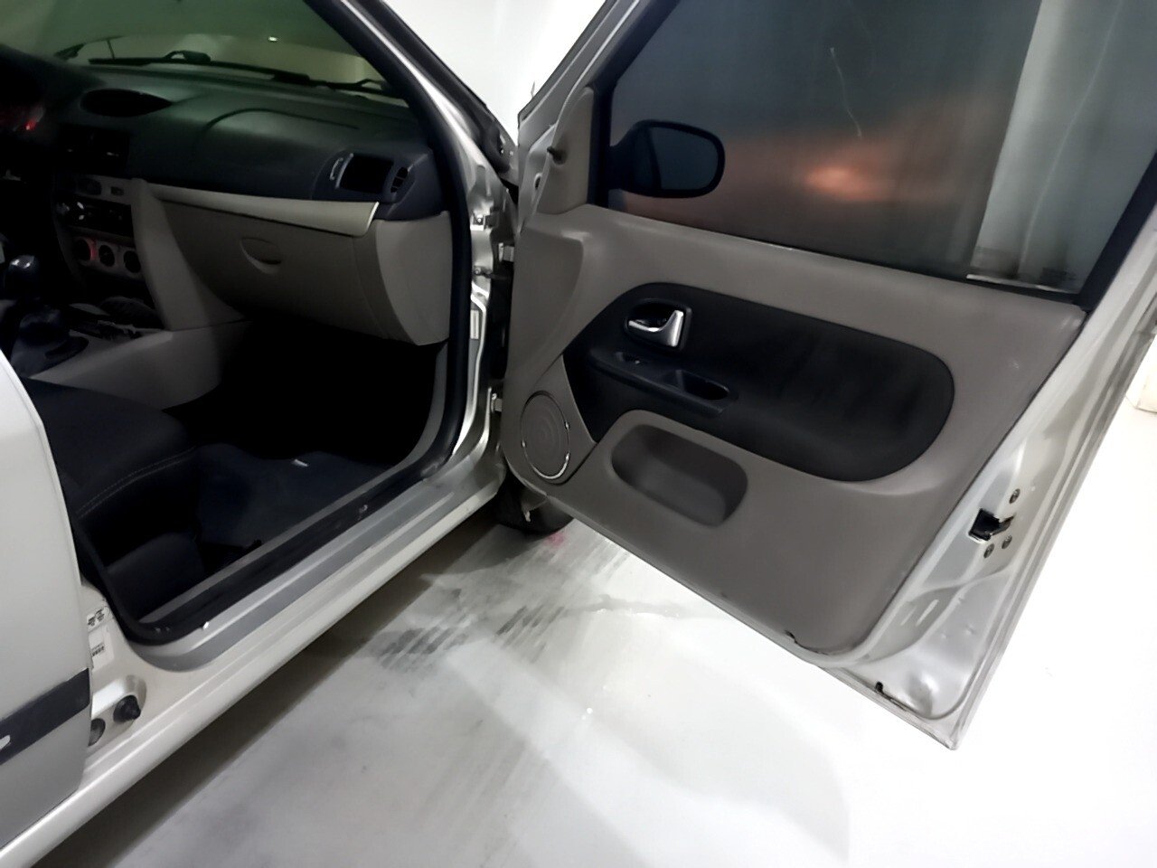 Foto 5: RENAULT SYMBOL 1.6 EXPRESSION 16V FLEX 4P MANUAL 2011/2012