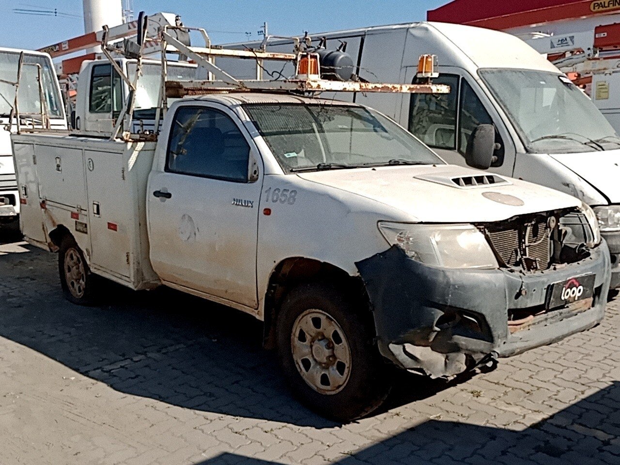 Foto 16 de 29: TOYOTA HILUX 3.0 4X4 CS 16V TURBO INTERCOOLER DIESEL 2P MANUAL 2015/2015