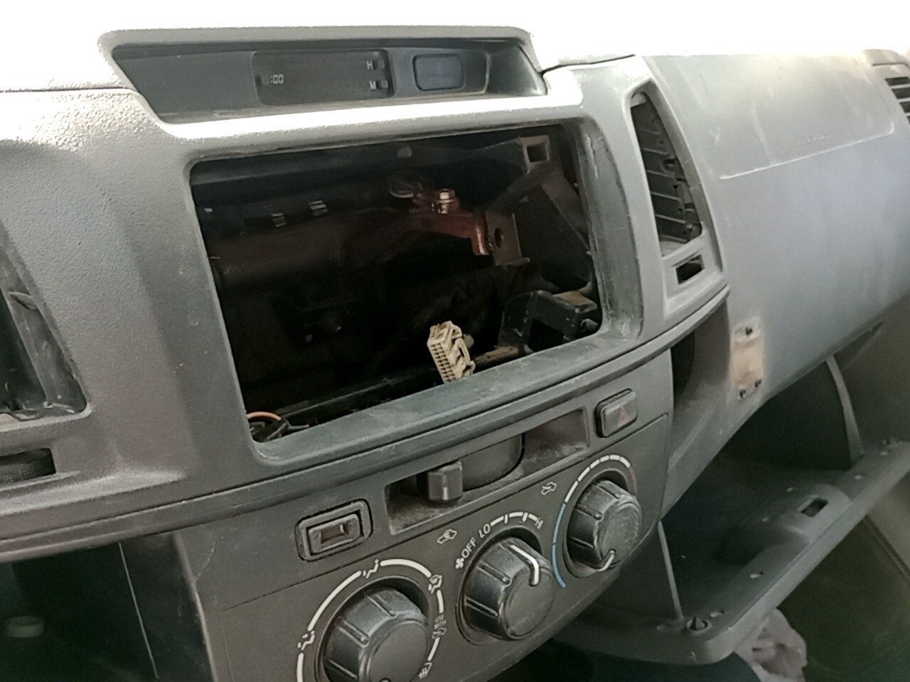 Foto 8 de 29: TOYOTA HILUX 3.0 4X4 CS 16V TURBO INTERCOOLER DIESEL 2P MANUAL 2015/2015