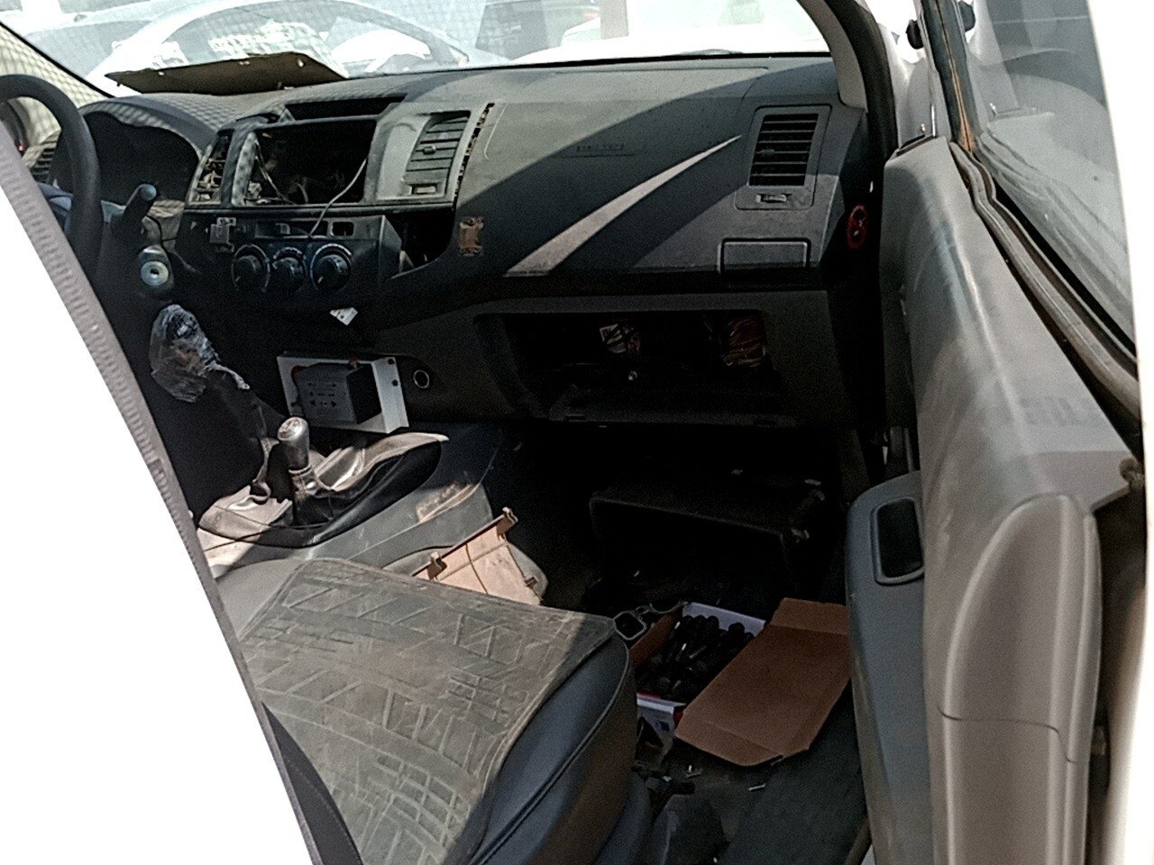 Foto 10 de 23: TOYOTA HILUX 3.0 4X4 CS 16V TURBO INTERCOOLER DIESEL 2P MANUAL 2015/2015