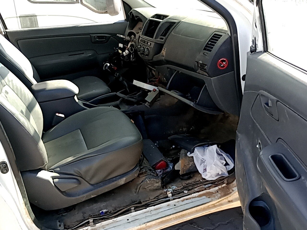 Foto 13 de 29: TOYOTA HILUX 3.0 4X4 CS 16V TURBO INTERCOOLER DIESEL 2P MANUAL 2015/2015