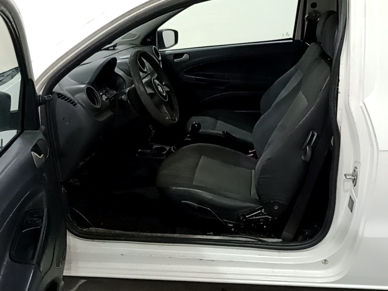Foto 8 de 37: VOLKSWAGEN SAVEIRO 1.6 MI CS 8V FLEX 2P MANUAL G.VI 2013/2014
