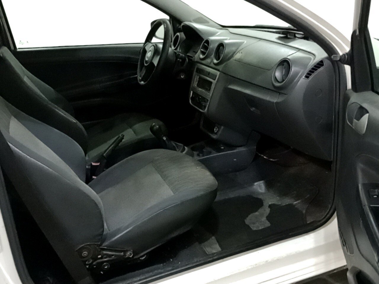 Foto 9 de 37: VOLKSWAGEN SAVEIRO 1.6 MI CS 8V FLEX 2P MANUAL G.VI 2013/2014
