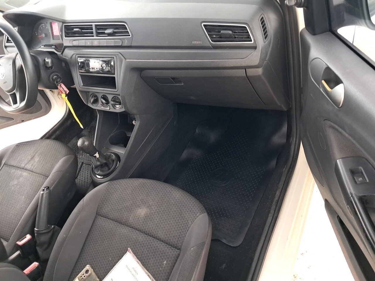 Foto 10 de 33: VOLKSWAGEN GOL 1.0 12V MPI TOTALFLEX TRENDLINE 4P MANUAL 2017/2017